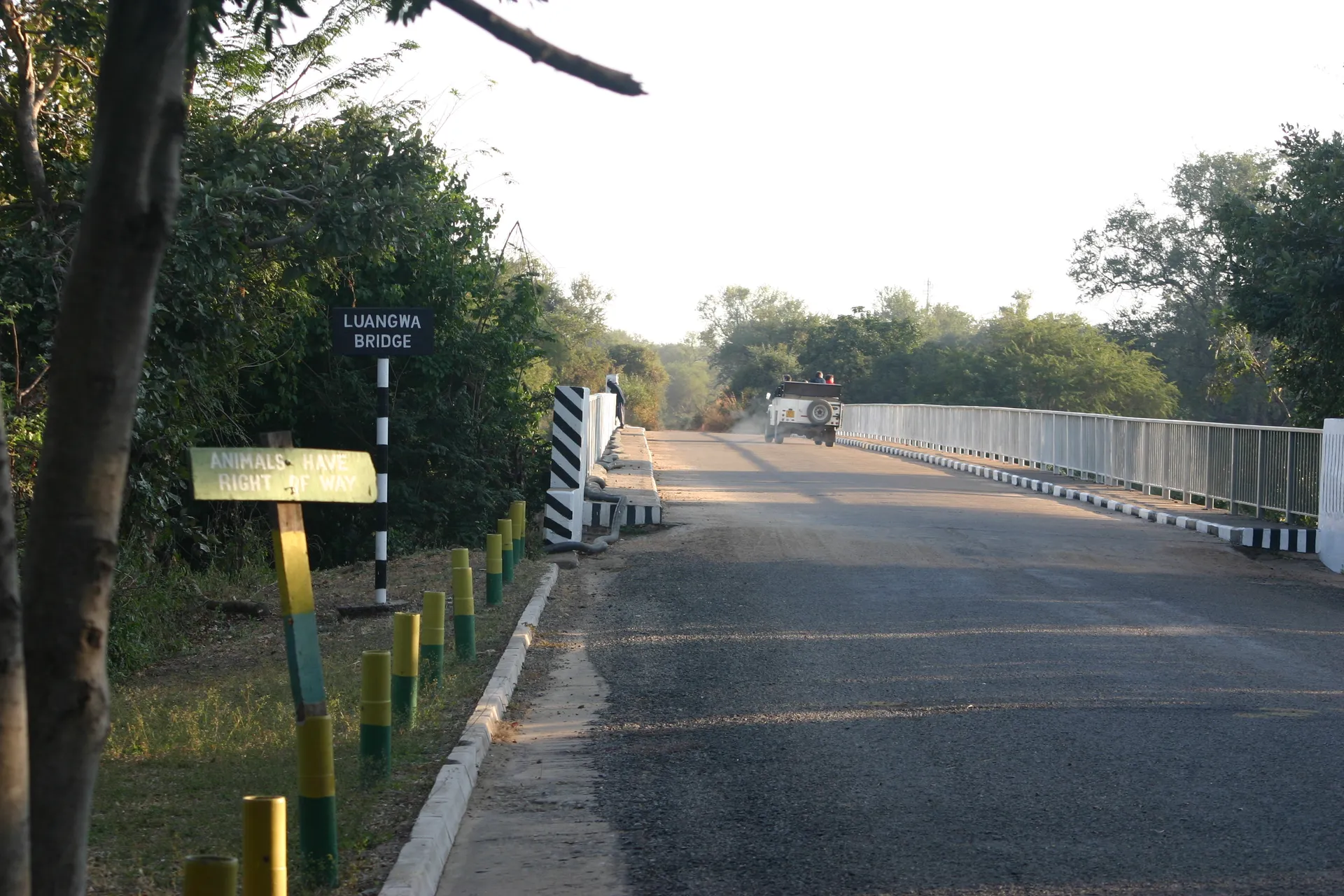 Brug over de Luangwa rivier als toegang tot South Luangwa NP