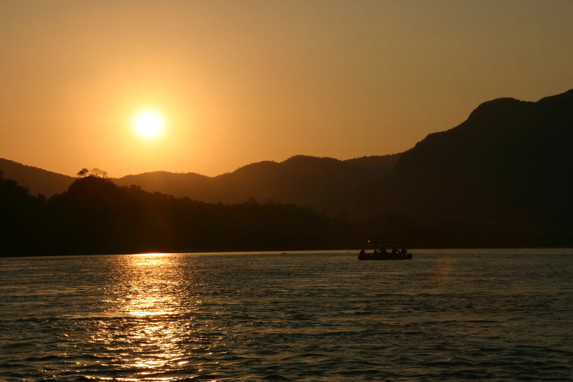 Zonsondergang over de Zambezi [Lower Zambezi, Zambia]