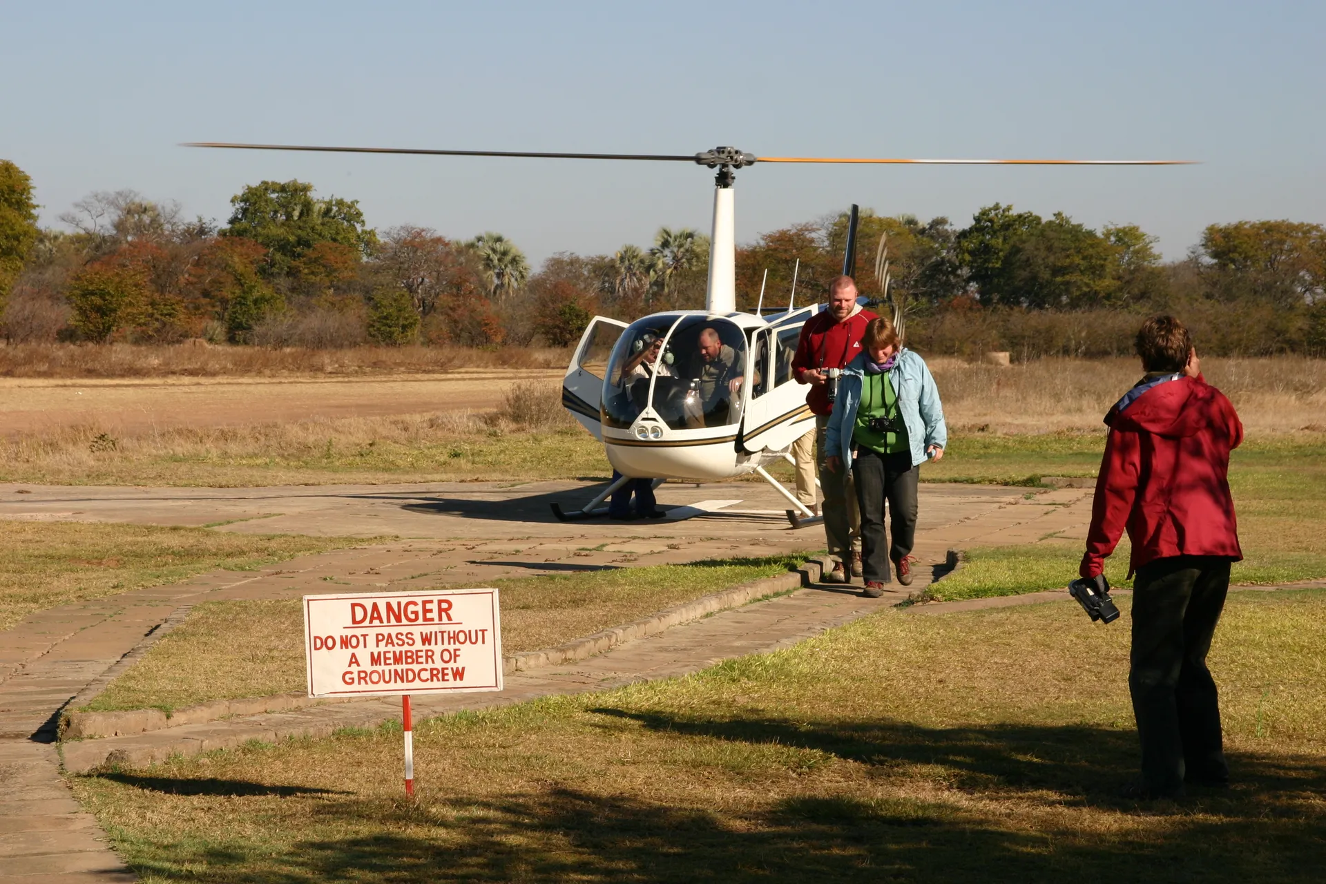 Met deze helicopter maken wij de vlucht boven de Victoria watervallen [Livingstone]
