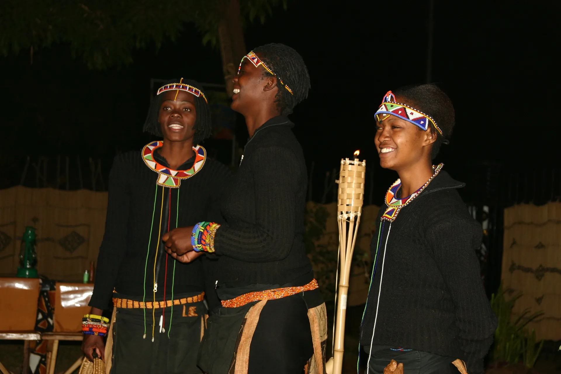 De dames van de bediening tijdens het afscheidsdiner in restaurant Ngoma Zanga [Livingstone]