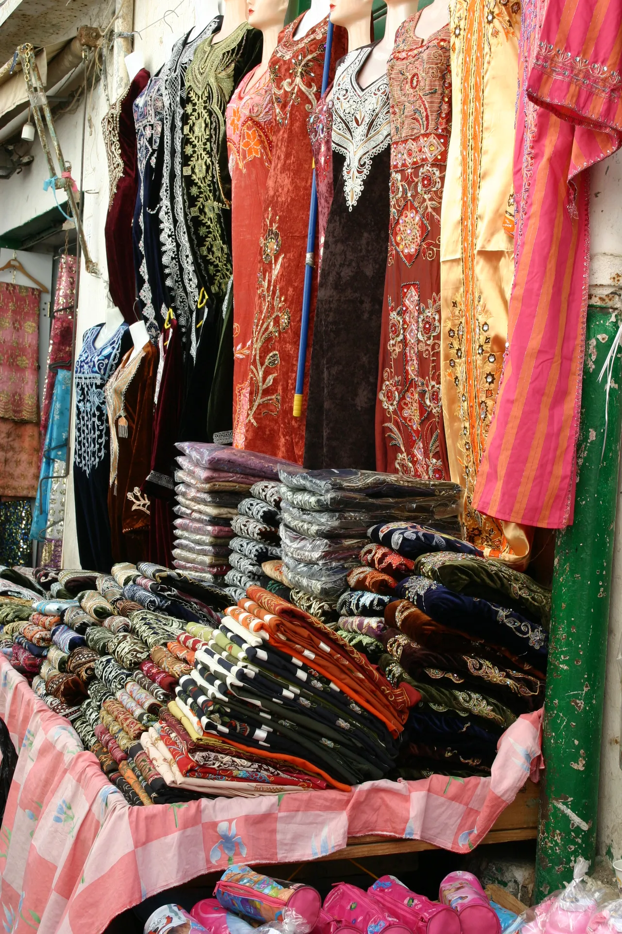 ... tot luxe kleding voor bruiloften [Tripoli, medina]