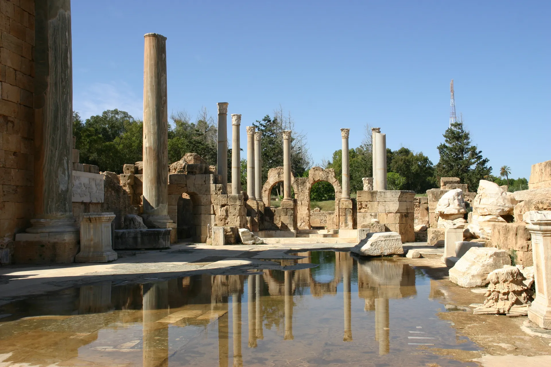 Thermen van Hadrianus, gebouwd in de 2e eeuw na Chr. en zeer luxe uitgevoerd [Leptis Magna]