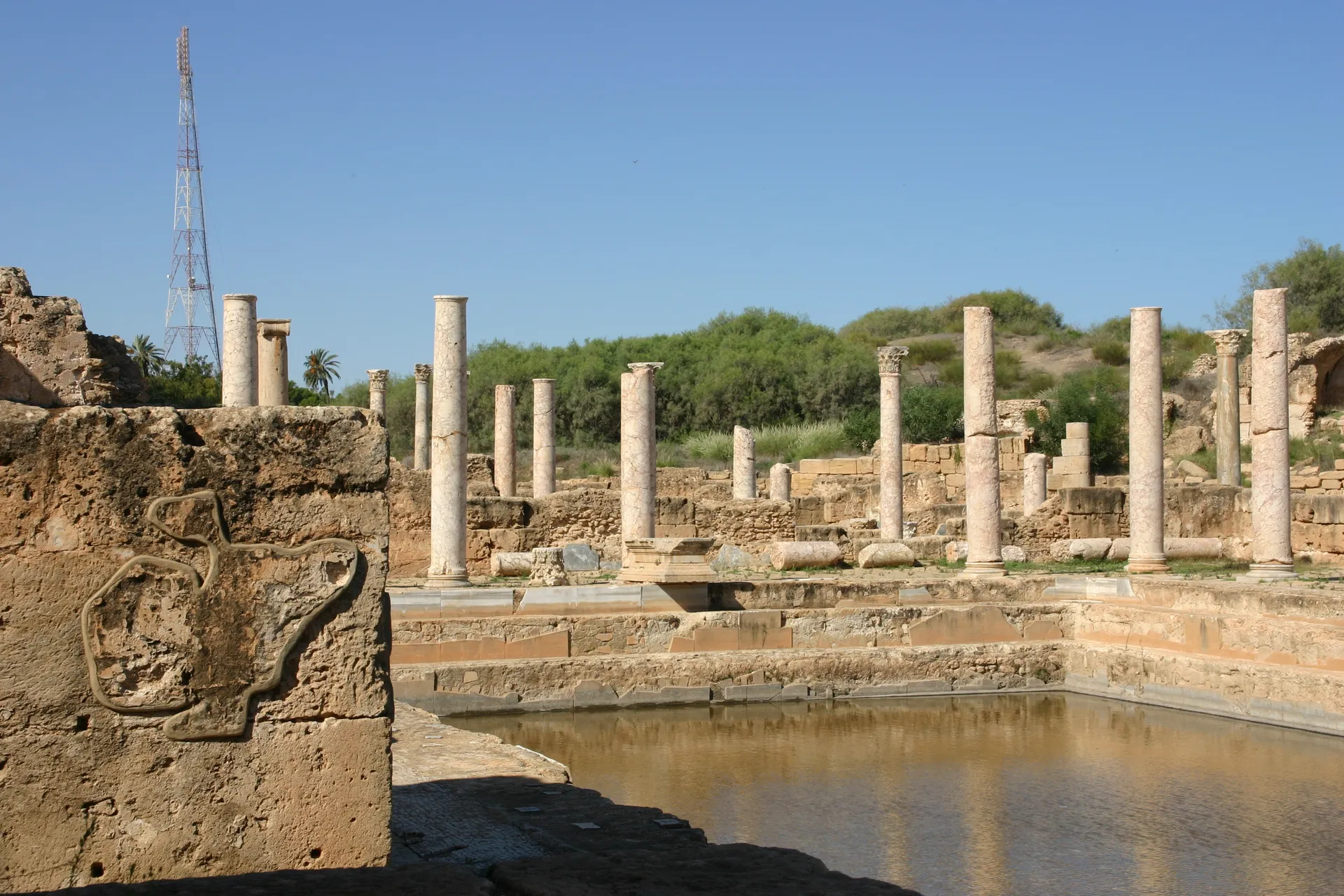 Zwembad in de openlucht behorend bij de Thermen van Hadrianus [Leptis Magna]