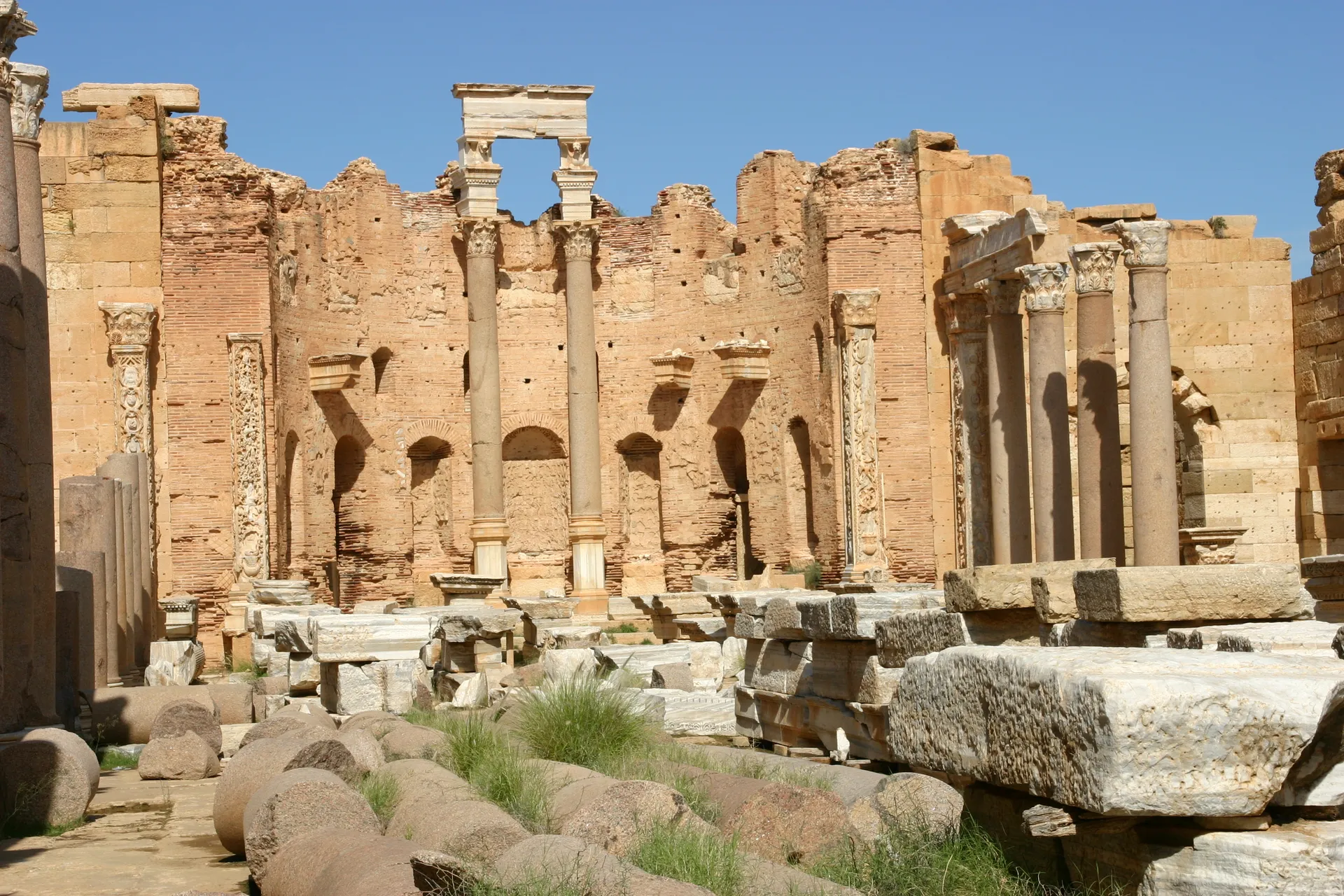 Severische basilica, een enorme openbare hal van twee verdiepingen, begin 3e eeuw [Leptis Magna]