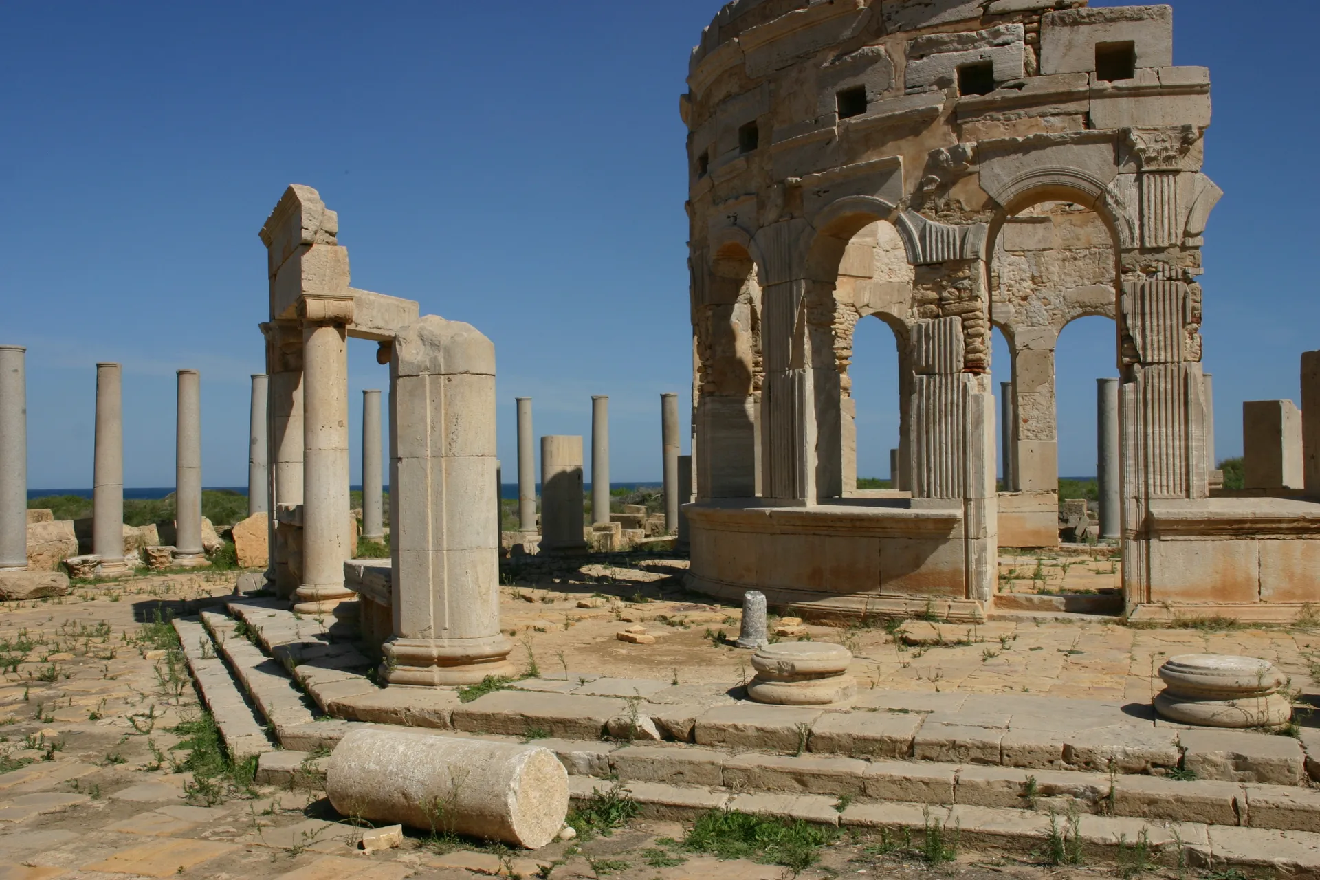 Marktgebouwen, in het jaar 8 geschonken door de rijke inwoner Annobal Rufus [Leptis Magna]