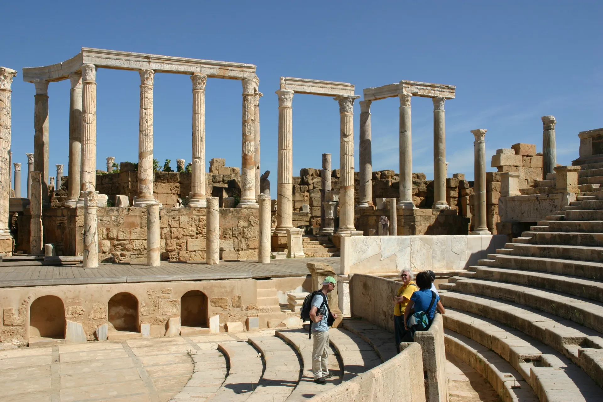 Even pauze na afloop van de rondleiding [Leptis Magna]