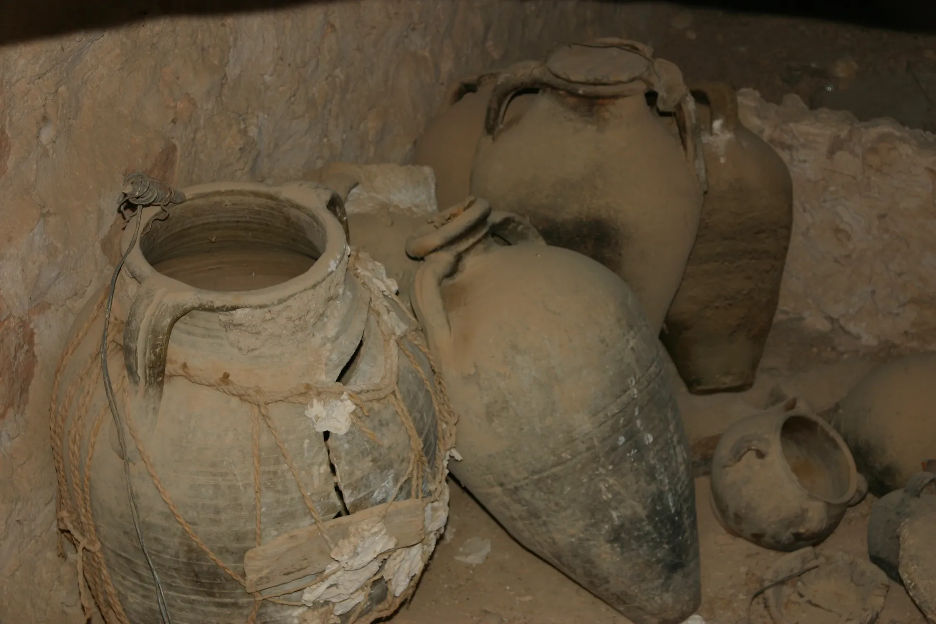 Kruiken voor het bewaren van olijfolie [Qasr al-Hadj]