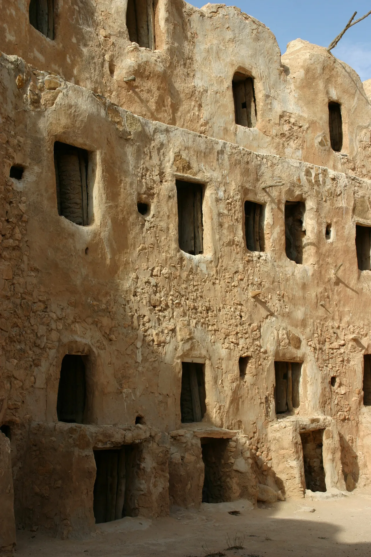 Bij onenigheid over een erfenis moest soms een compartiment in twee&euml;n gedeeld worden [Qasr al-Hadj]