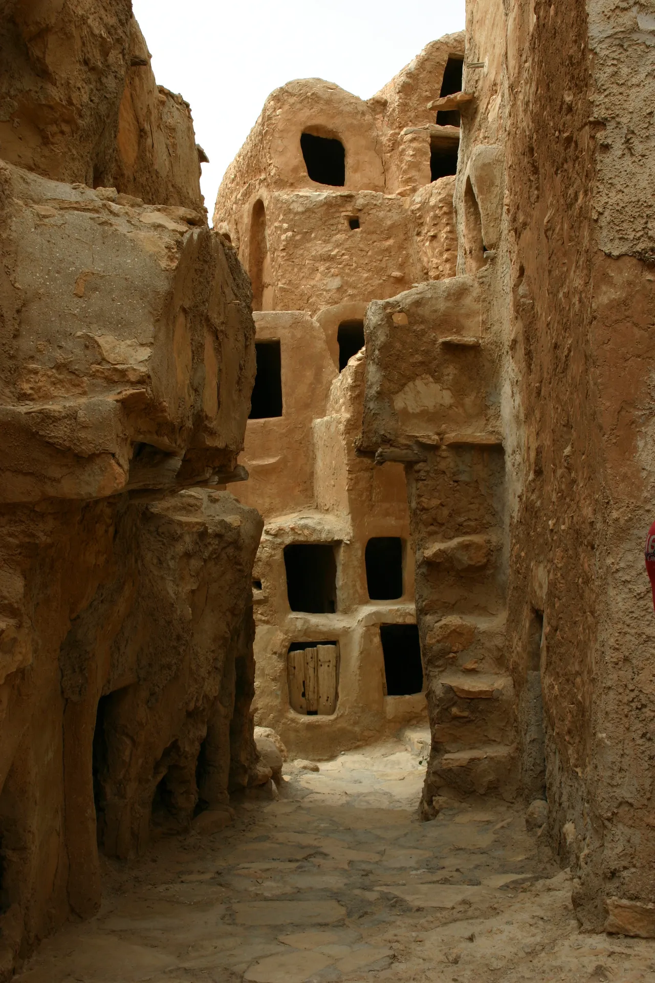 Graanburcht van Nalut, uit de Berber tijd, met een cirkelvormige rondgang