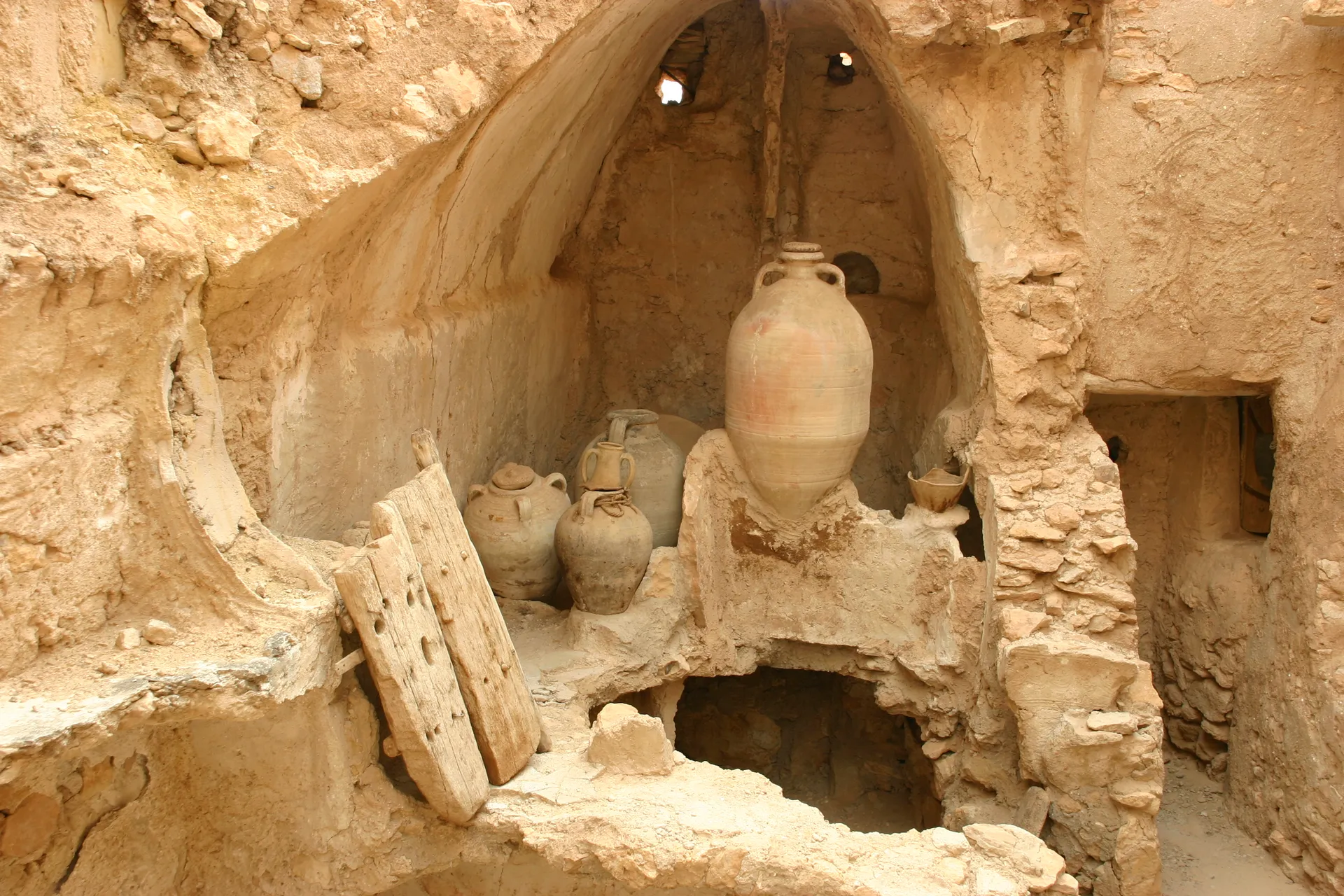 Kruiken voor het bewaren van de voorraden [Nalut]