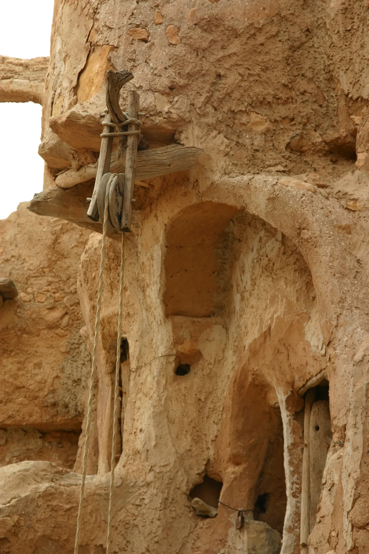 Het betere werk: een katrol voor het takelen van de voorraden [Nalut]