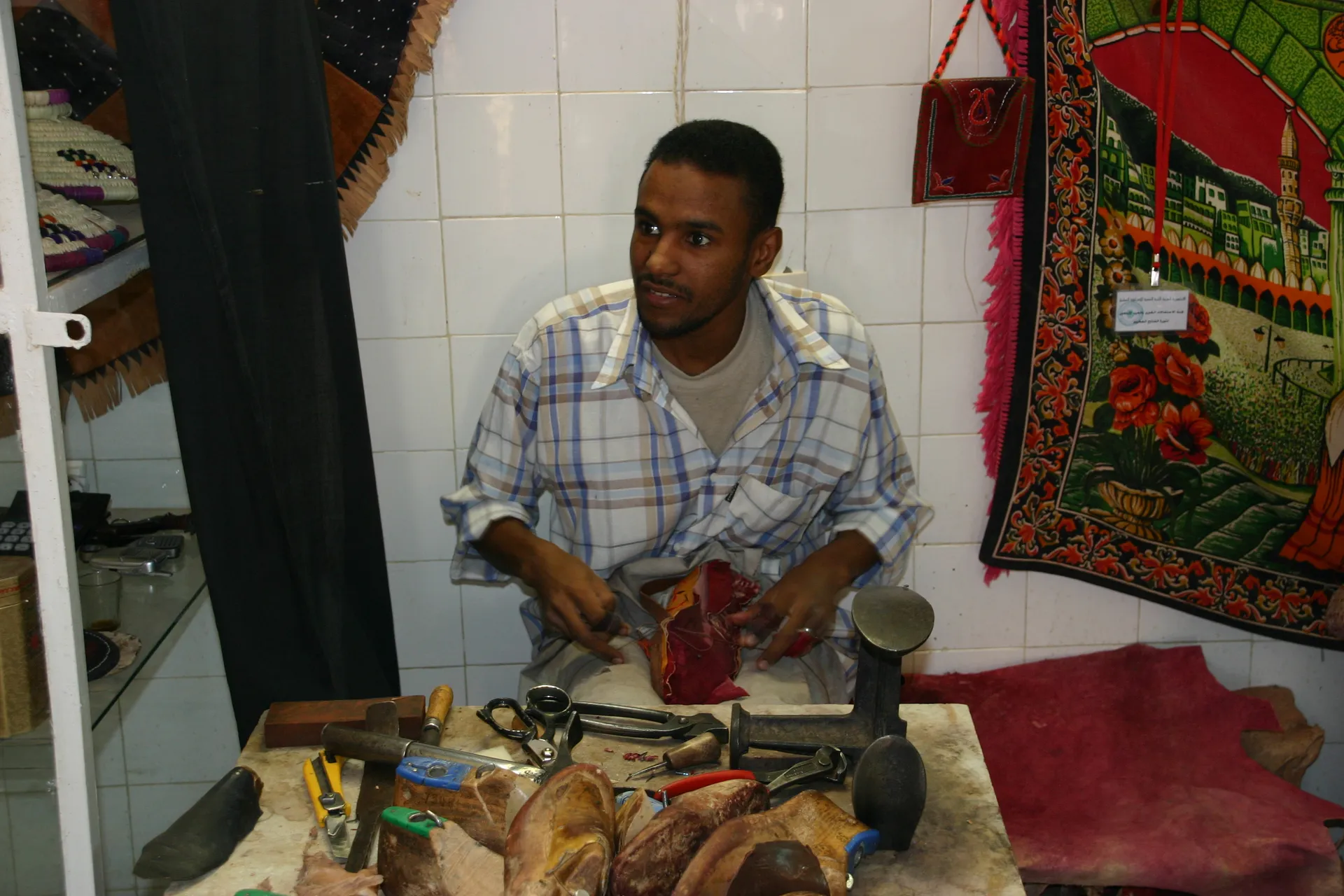 De assistent van de schoenmaker [Ghadames]