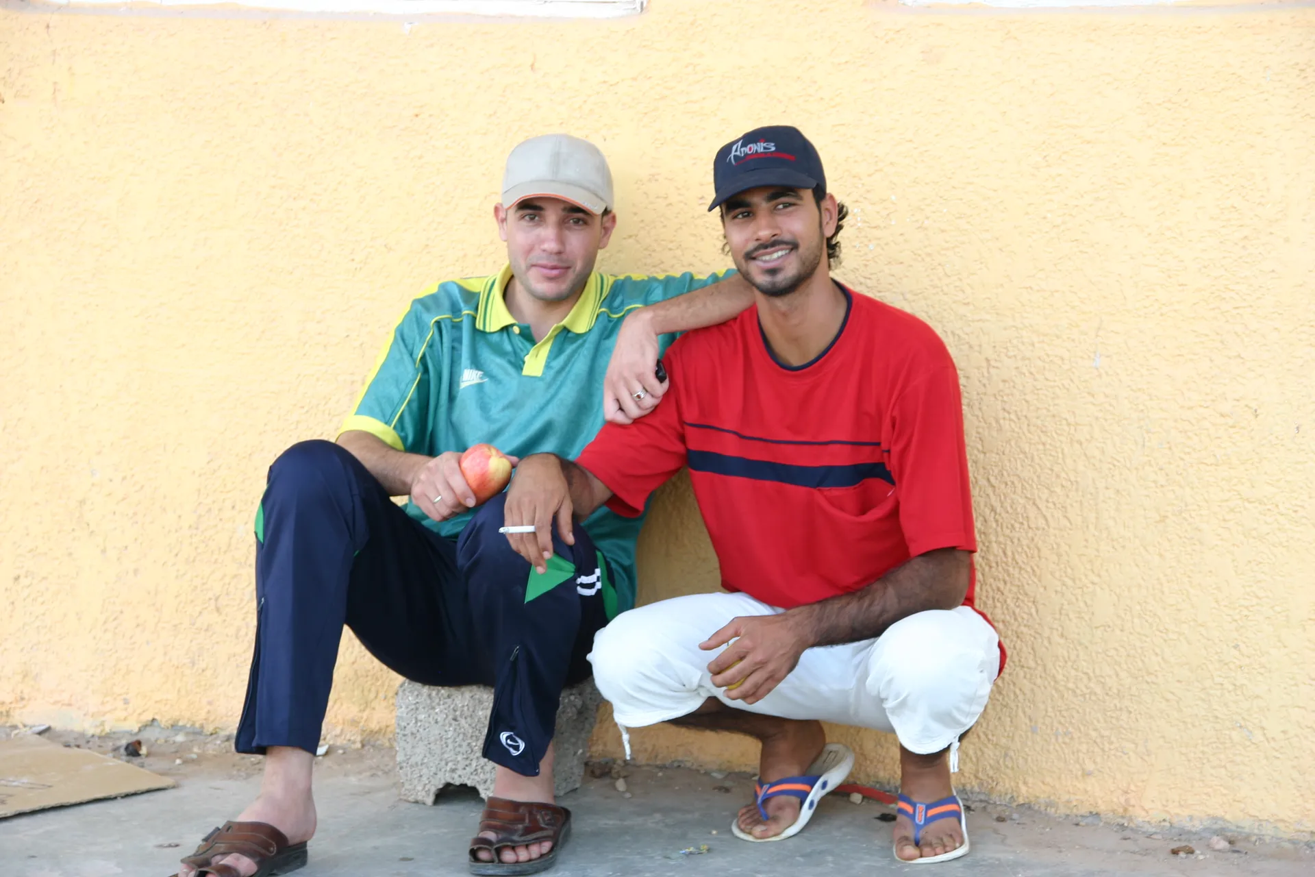 Politieman Abdusamiah (links) en minibus-chauffeur Zakaria (rechts)