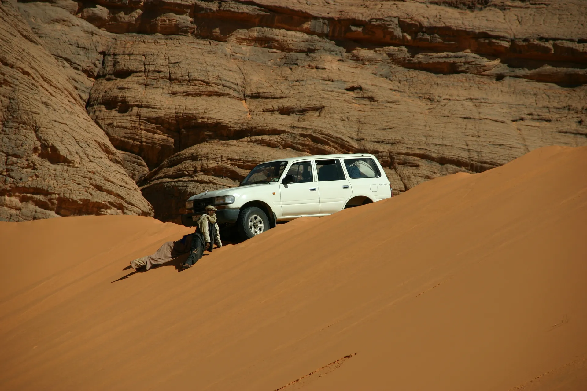  ... zodat die moet worden uitgegraven ... [Akakus gebergte]