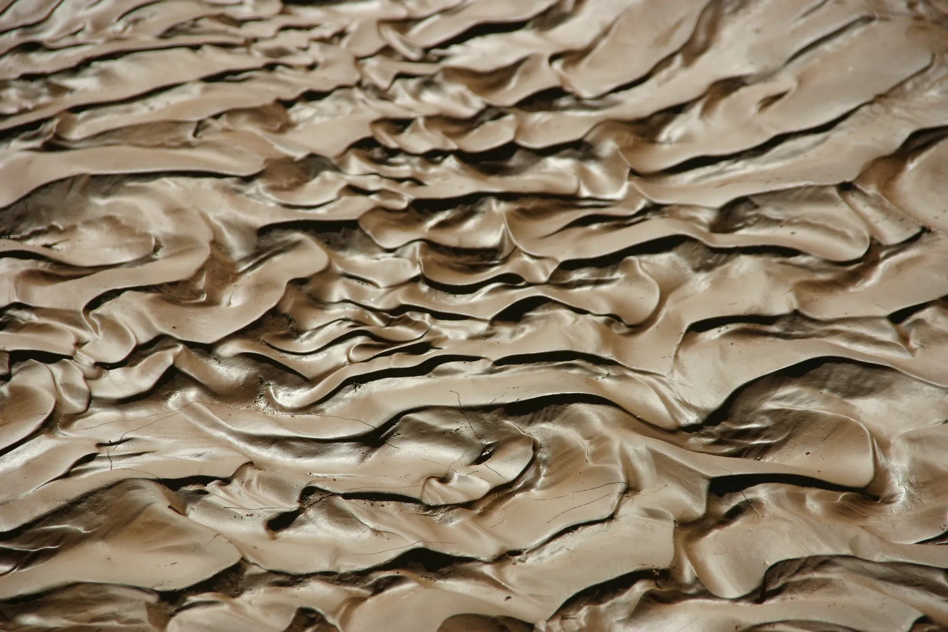 Opgedroogd zand in chocoladekleuren [noordelijke rand Murzuq zandzee]