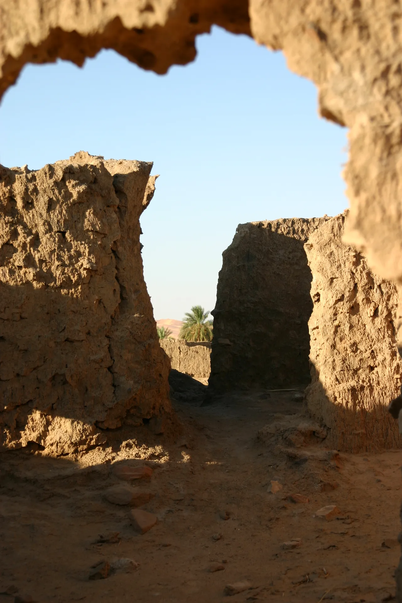Doorkijkje in de ruïnes van Garama