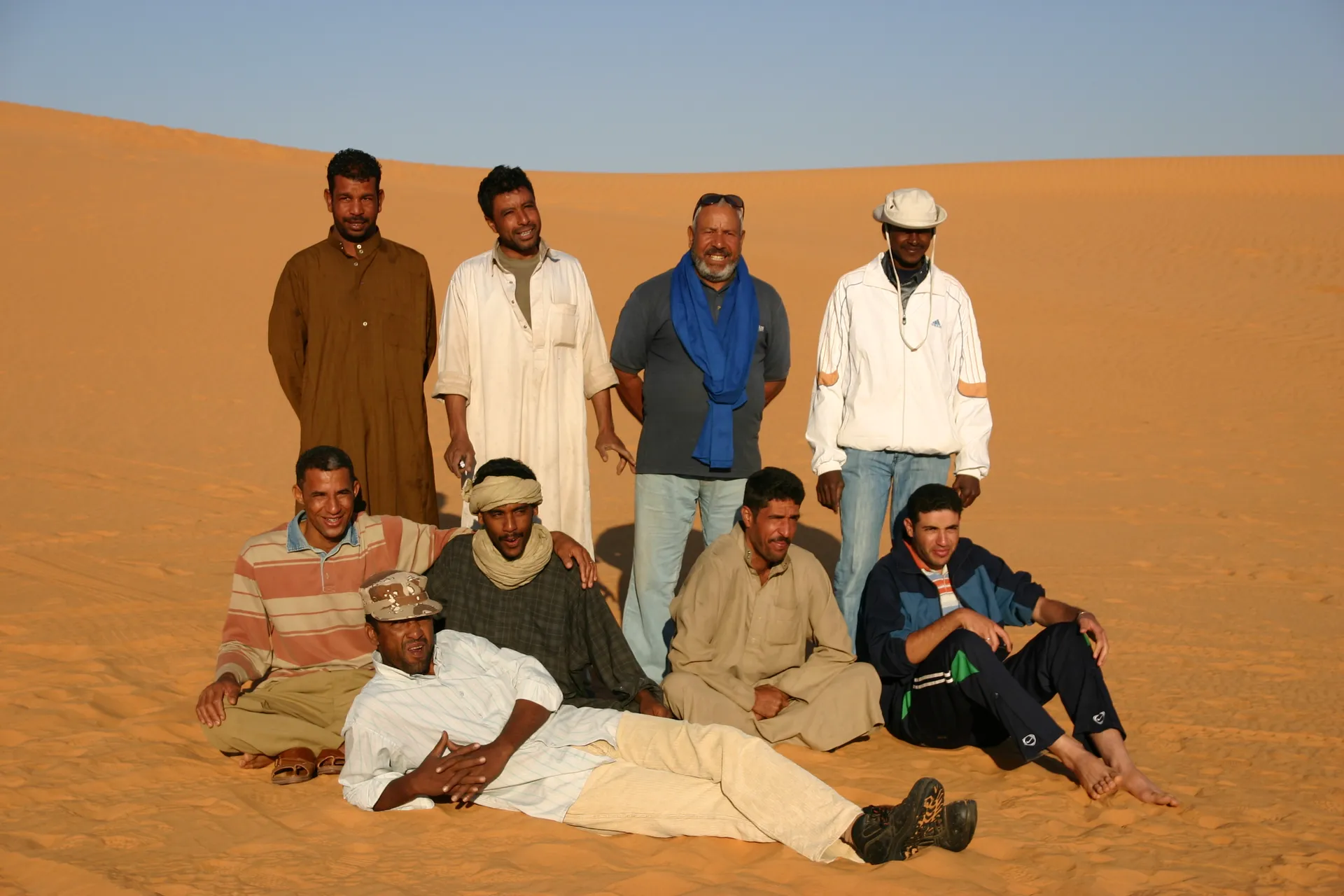 De <i>crew</i> tijdens de woestijnreis