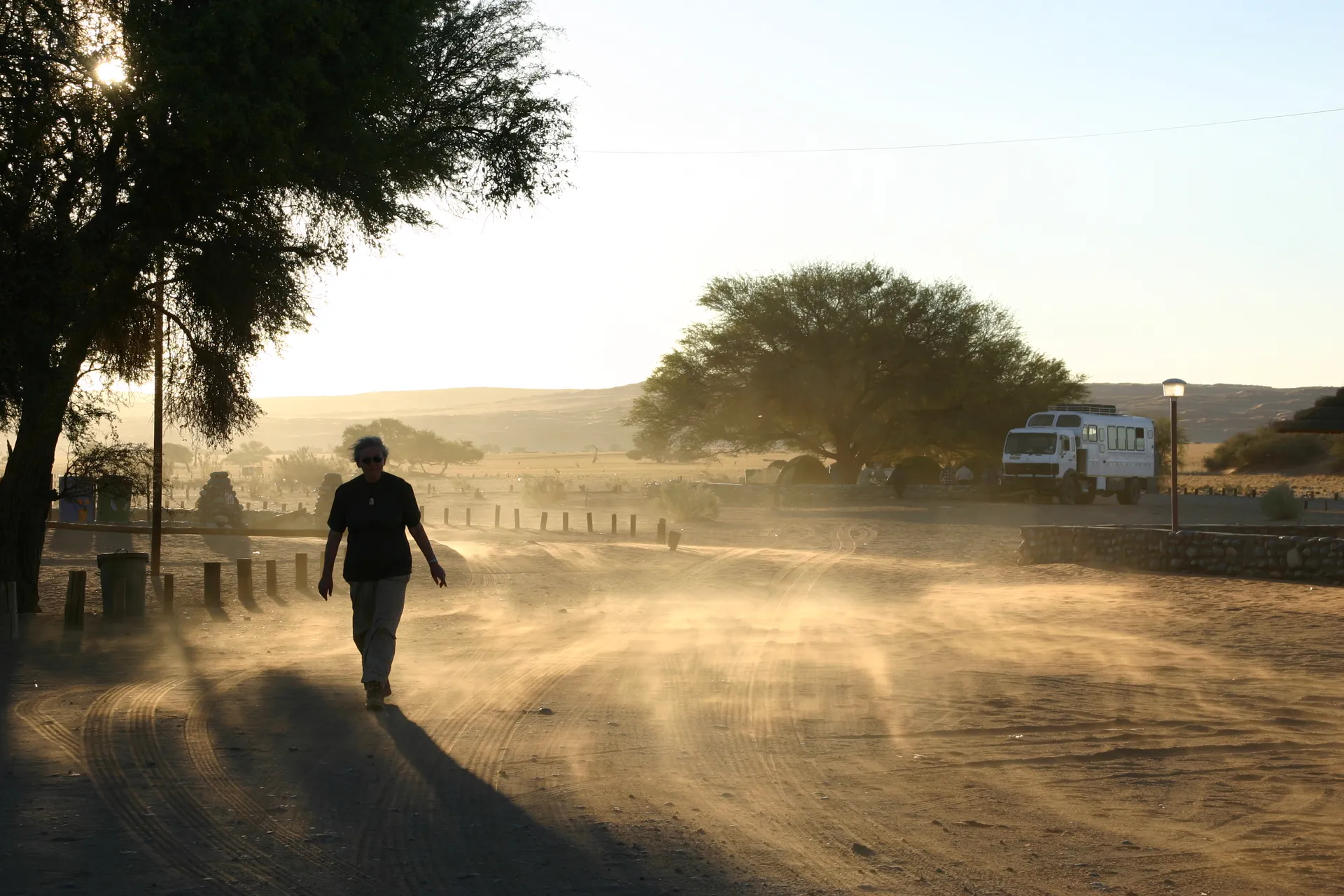 Zandstorm op de camping [Sesriem, Namibië]