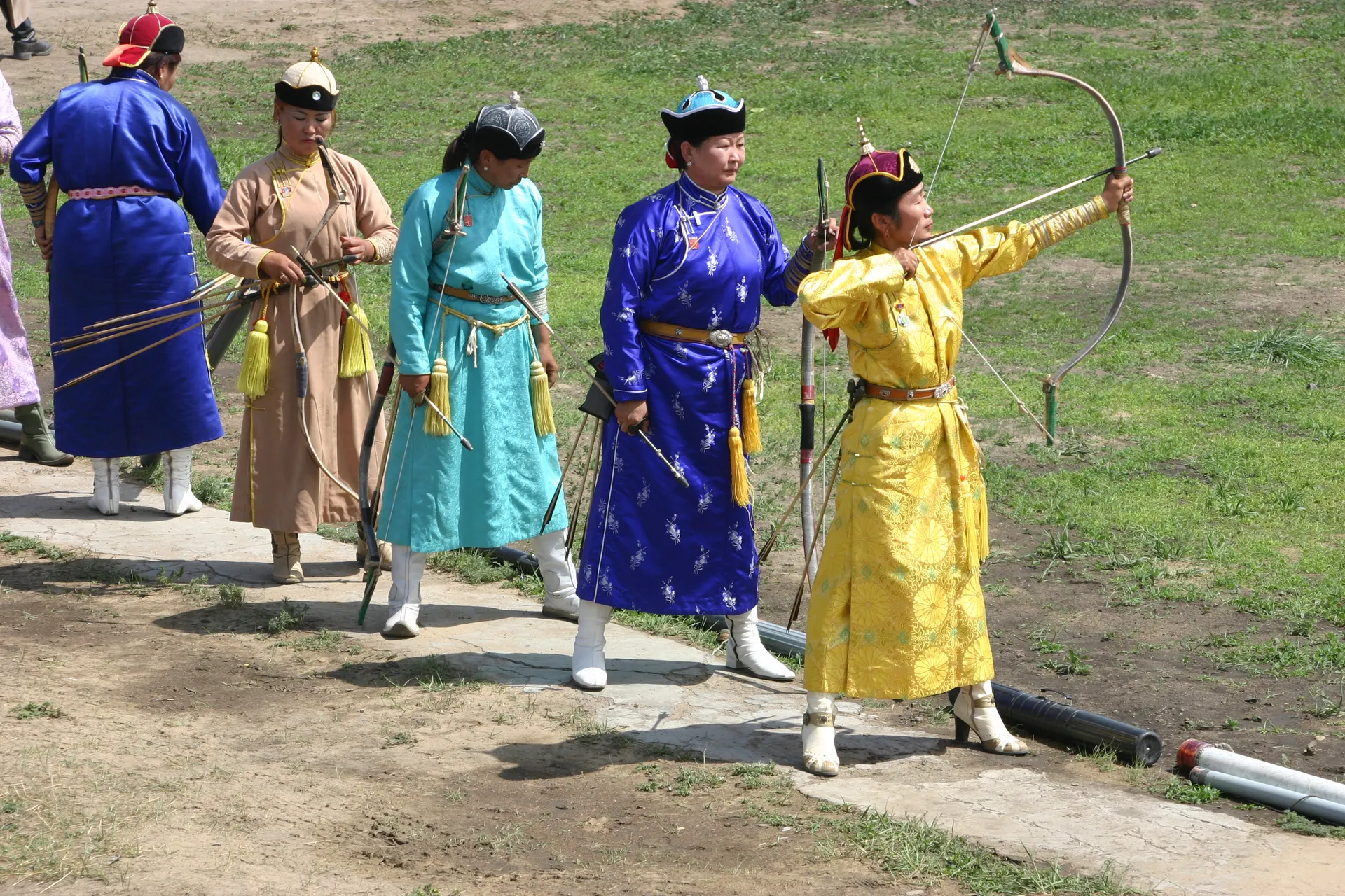 Vrouwelijke boogschutters [Naadam festival, Ulaanbaatar]