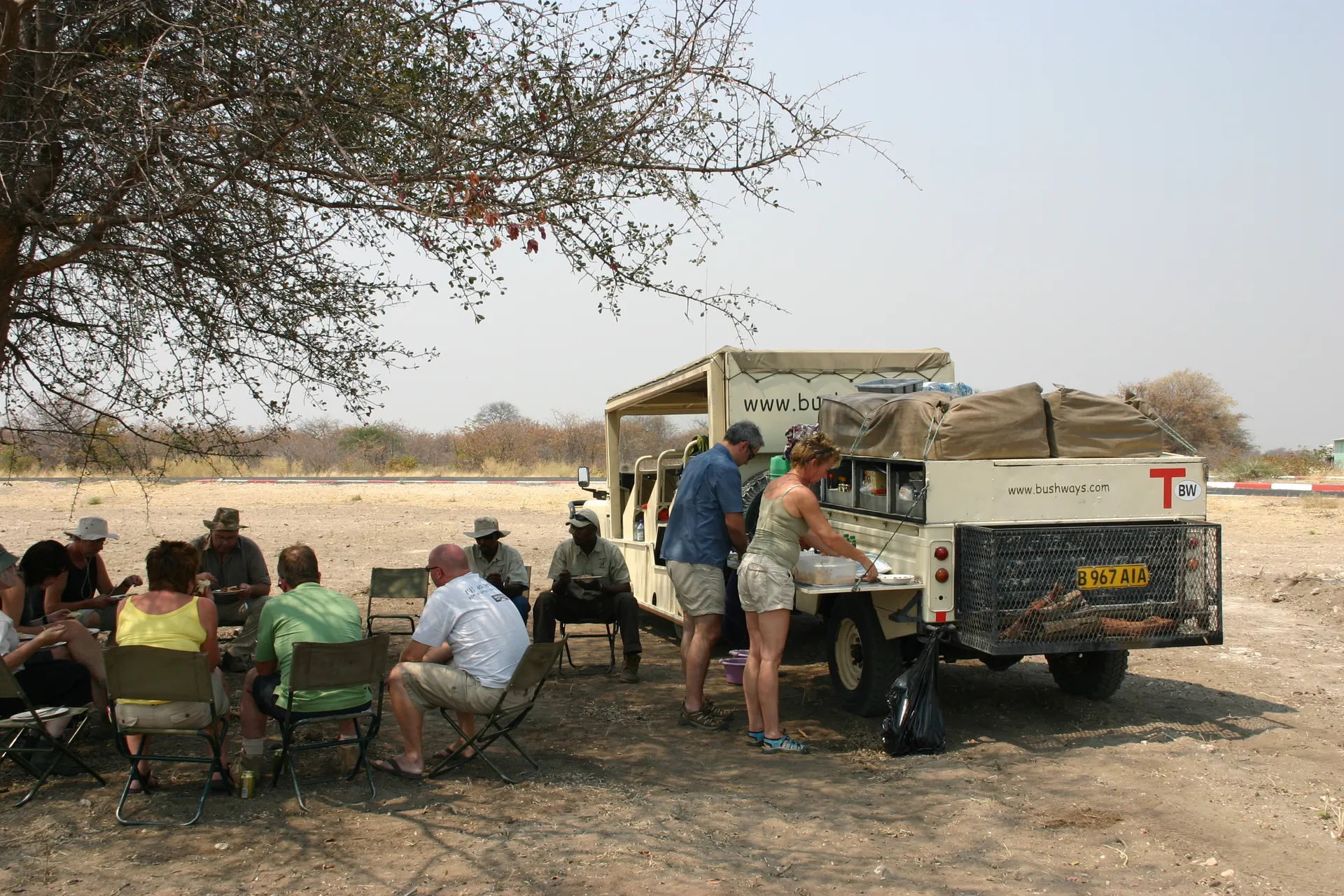 Lunchstop, onderweg van Khama Rhino Sanctuary naar Central Kalahari GR